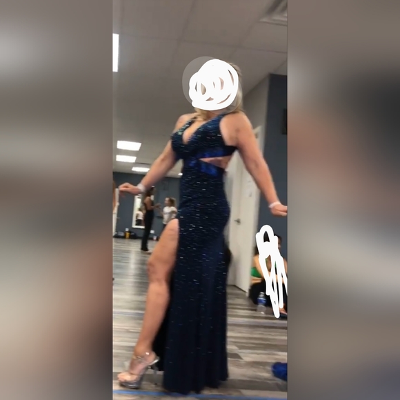 Tony Bowls Evening Dress - Picture 4 of 4